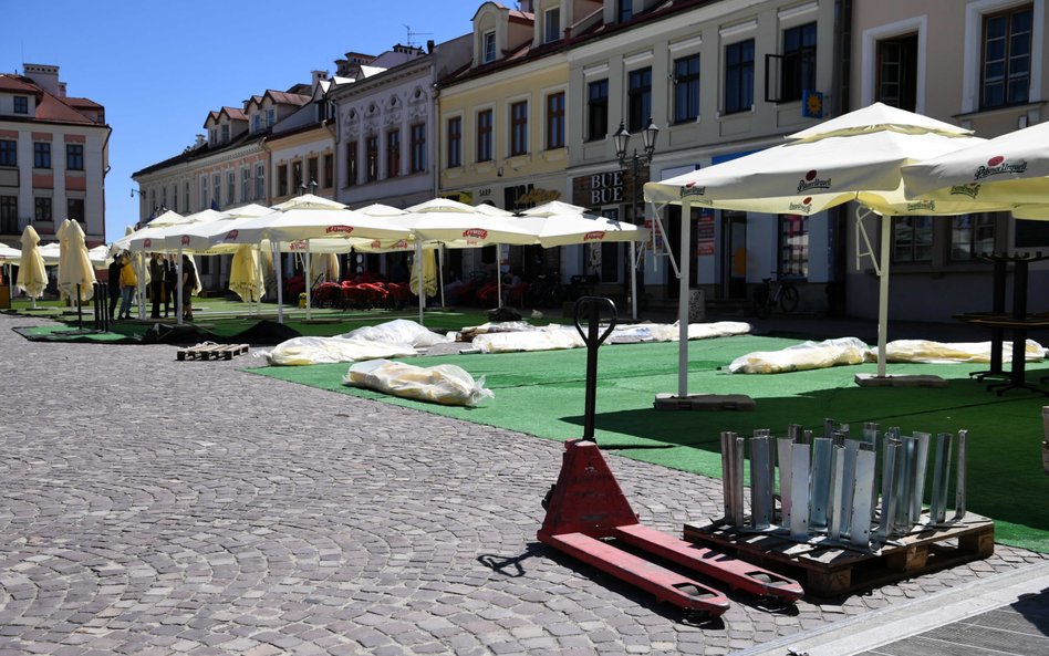 Powoli ruszają restauracje, ceny muszą pójść w górę