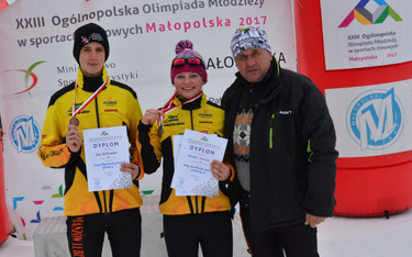 Od lewej: Jan Żółkiewski, Monika Skinder i trener Waldemar Kołcun.