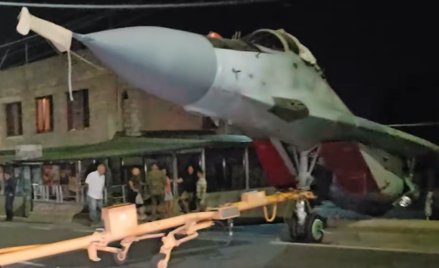 Armenia: Rosyjski MiG-29 uderzył w słup podczas transportu ulicami Erywania
