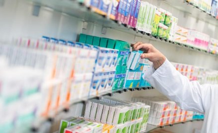 Polskie apteki będą mogły się reklamować? Spór rządu z KE