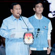 Kandydaci na prezydenta Prabowo Subianto (z lewej) i wiceprezydenta Gibran Rakabuming, syn obecnego 