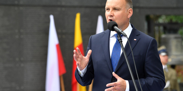 Sondaż: Polacy ufają najbardziej Dudzie i Trzaskowskiemu