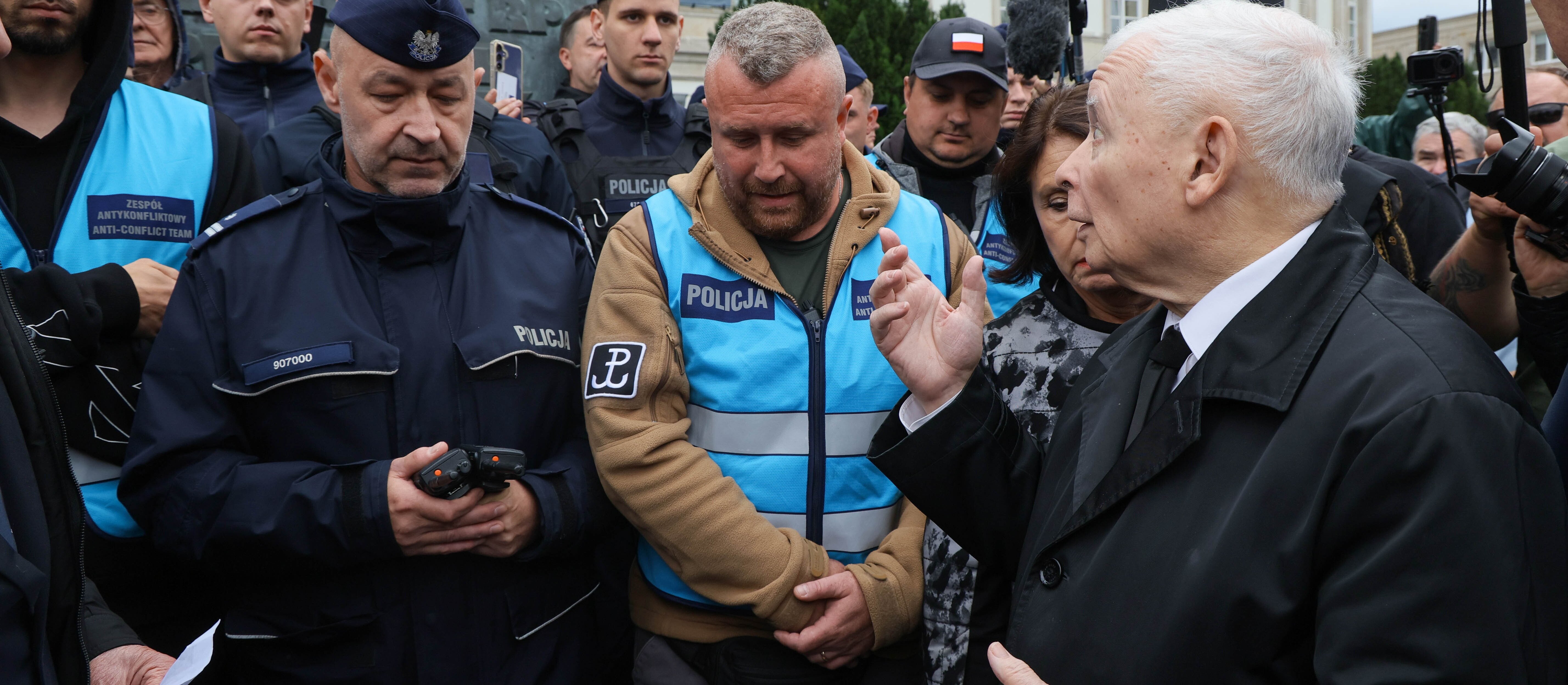 Полиция не разрешила председателю партии «Право и справедливость» посетить памятник Леху Качиньскому. Есть реакция со стороны Министерства внутренних дел и администрации