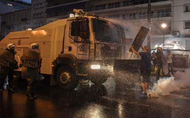 Grecja: Protest przeciw szczepieniom. Policja użyła gazu i armatek