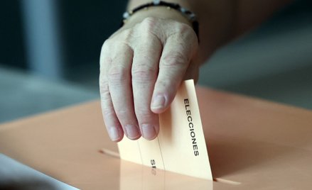 Sondaże przed wyborami w Hiszpanii wskazywały na zwycięstwo prawicy