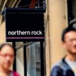 Bank Northen Rock wpadł w kłopoty latem 2007 roku. Klienci ustawili się w kolejkach po swoje depozyt
