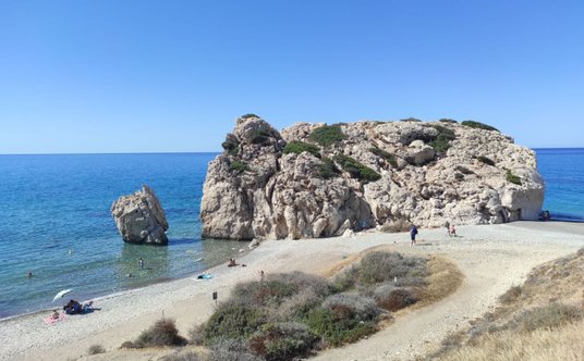 Skała Afrodyty – w tym miejscu bogini miłości wyłoniła się z piany morskiej