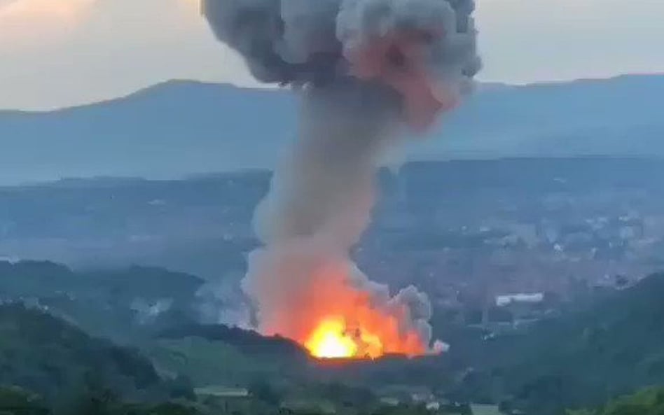 Potężna eksplozja w fabryce amunicji w Serbii