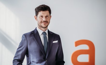 Marcin Kuśmierz w tym roku przejął stery w Allegro. Na stanowisku prezesa zastąpił Roya Perticuccieg