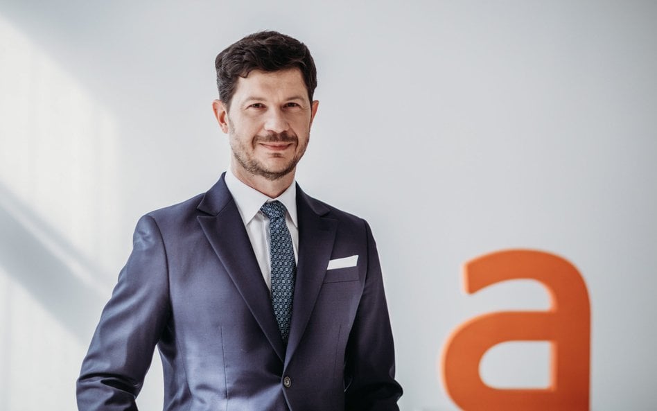Marcin Kuśmierz w tym roku przejął stery w Allegro. Na stanowisku prezesa zastąpił Roya Perticuccieg