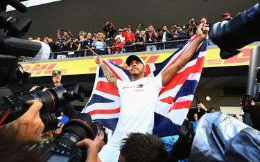Lewis Hamilton od dziecka podziwia Ayrtona Sennę, ale nie zaprząta sobie głowy rekordami