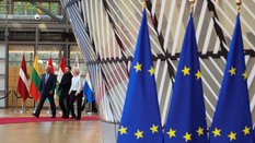 Przewodniczący Rady Europejskiej Antonio Costa, prezydent Ukrainy Wołodymyr Zełenski i przewodnicząc