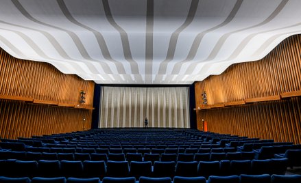 Kino International wybudowano w latach 1961-1963, Za projekt obiektu odpowiadali architekci Josef Ka