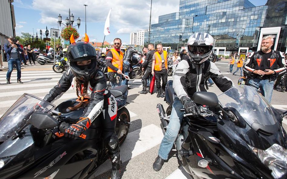 Warszawscy motocykliści chcą jeździć buspasami