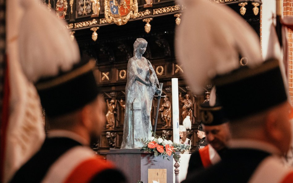 Tradycja Barbórki pojawiła się na ziemiach polskich już w XVIII wieku. Górnicy rozpoczynali dzień ms