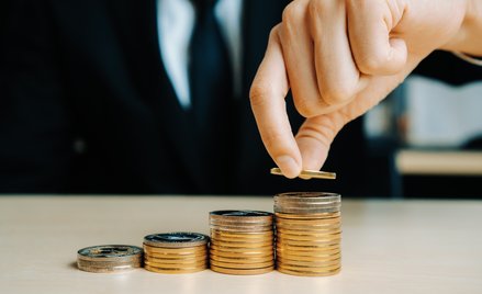 Wypłata dywidendy na drugim planie