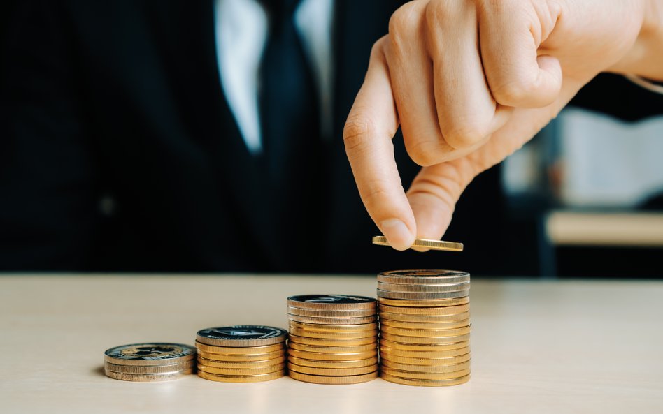 Wypłata dywidendy na drugim planie