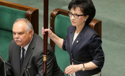 Elżbieta Witek tłumaczyła, że posiedzenie Sejmu zostało odroczone, by posłowie mogli się zająć kampa