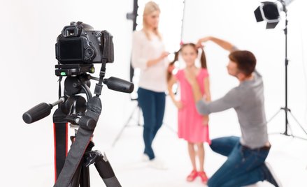 Praca najmłodszych, którzy jeszcze nie osiągnęli 16. roku życia to temat budzący wiele emocji i dysk