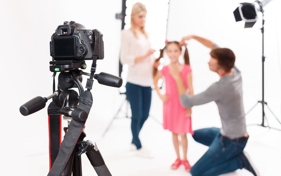 Praca najmłodszych, którzy jeszcze nie osiągnęli 16. roku życia to temat budzący wiele emocji i dysk