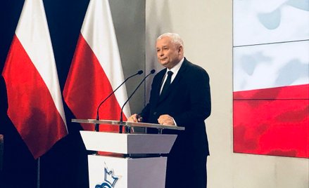 "Fajerwerki populizmu" kontra "pokora i rzetelność"