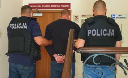 44-letni mężczyzna trafił do aresztu, bo uderzył ekspedientkę ze sklepu za uwagę o braku maseczki oc