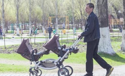 Ojcowie chętniej korzystają z urlopów rodzicielskich