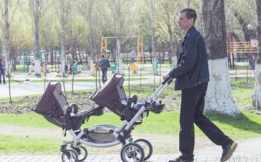 Uprawnienia rodzicielskie: 344 tys. rodziców na urlopach