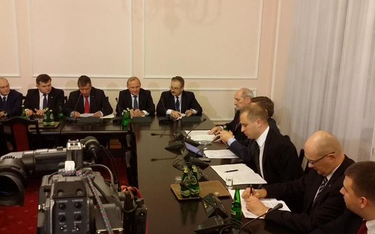 Posiedzenie Sejmowej Komisji Obrony Narodowej z udziałem szefa MON Antoniego Macierewicza