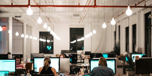 Najlepsze na świecie miasta na podróż służbową. Polska metropolia w czołówce