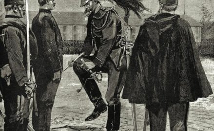 Zrehabilitowanego w 1906 r. kpt. Alfreda Dreyfusa zdegradowano dziesięć lat wcześniej