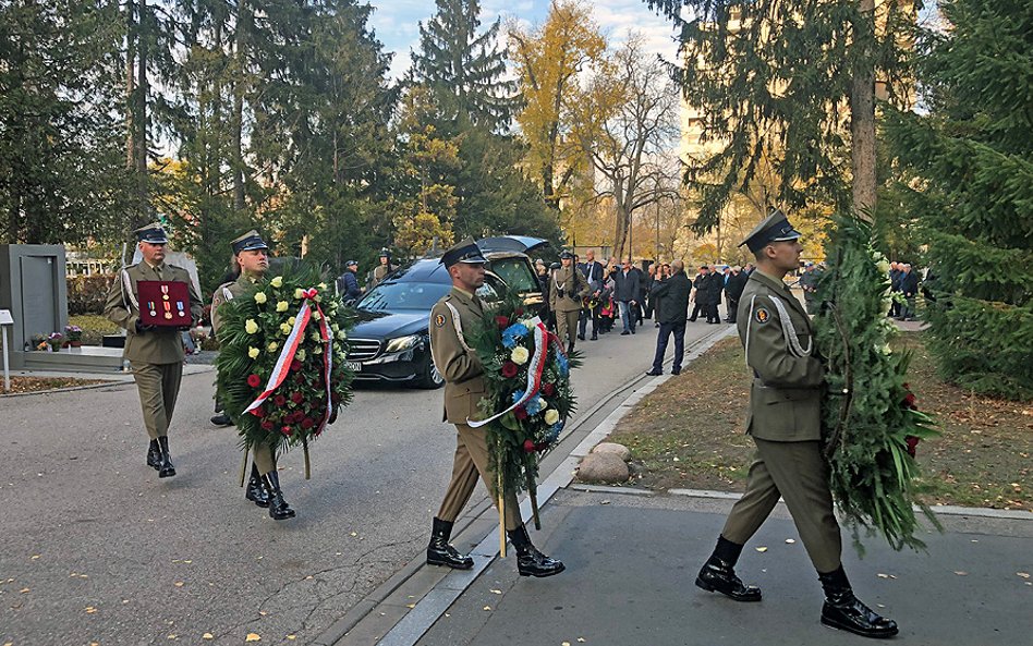 Pogrzeb gen. Bolesława Izydorczyka na wojskowym cmentarzu na Powązkach