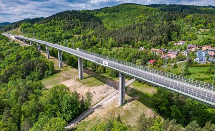Estakada na S1 ma niemal kilometr długości, stoi na 10 podporach o wysokości od 7 metrów do nawet 25