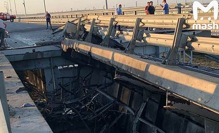 Uszkodzenia Mostu Krymskiego po ataku przeprowadzonym 17 lipca