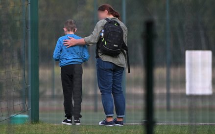 Do szkoły podstawowej w Leszczydole-Nowinach wszedł 15-letni były uczeń i zranił trzy osoby, w tym d