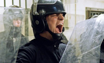 Dla reżysera polityka jest tylko pretekstem do stworzenia wstrząsającej opowieści o istocie człowiec