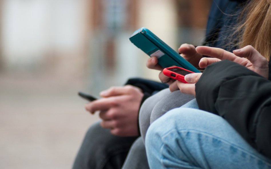 Polska jak Australia? Posłowie KO chcą cyfrowej prohibicji dla dzieci