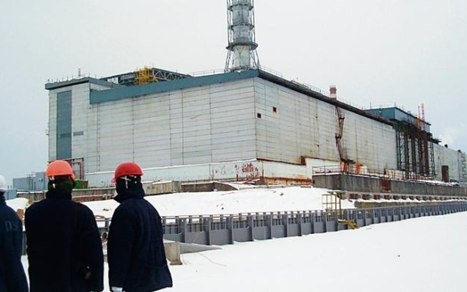 Świat zrzuca się na Czarnobyl