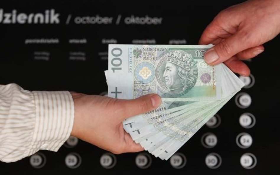 Premia uznaniowa od firmy to nie ryczałt za ekstrazadania