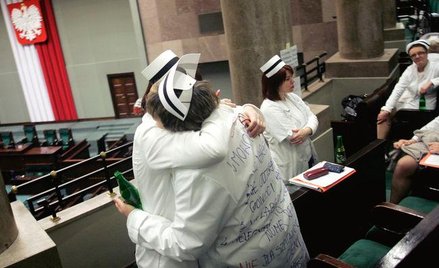 Powiaty obawiają się skutków podwyżki dla pielęgniarek