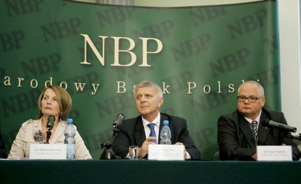 OD LEWEJ PROFESOR ELŻBIETA CHOJNA-DUCH CZŁONEK RPP; PROFESOR MAREK BELKA PREZES NBP, PRZEWODNICZĄCY 