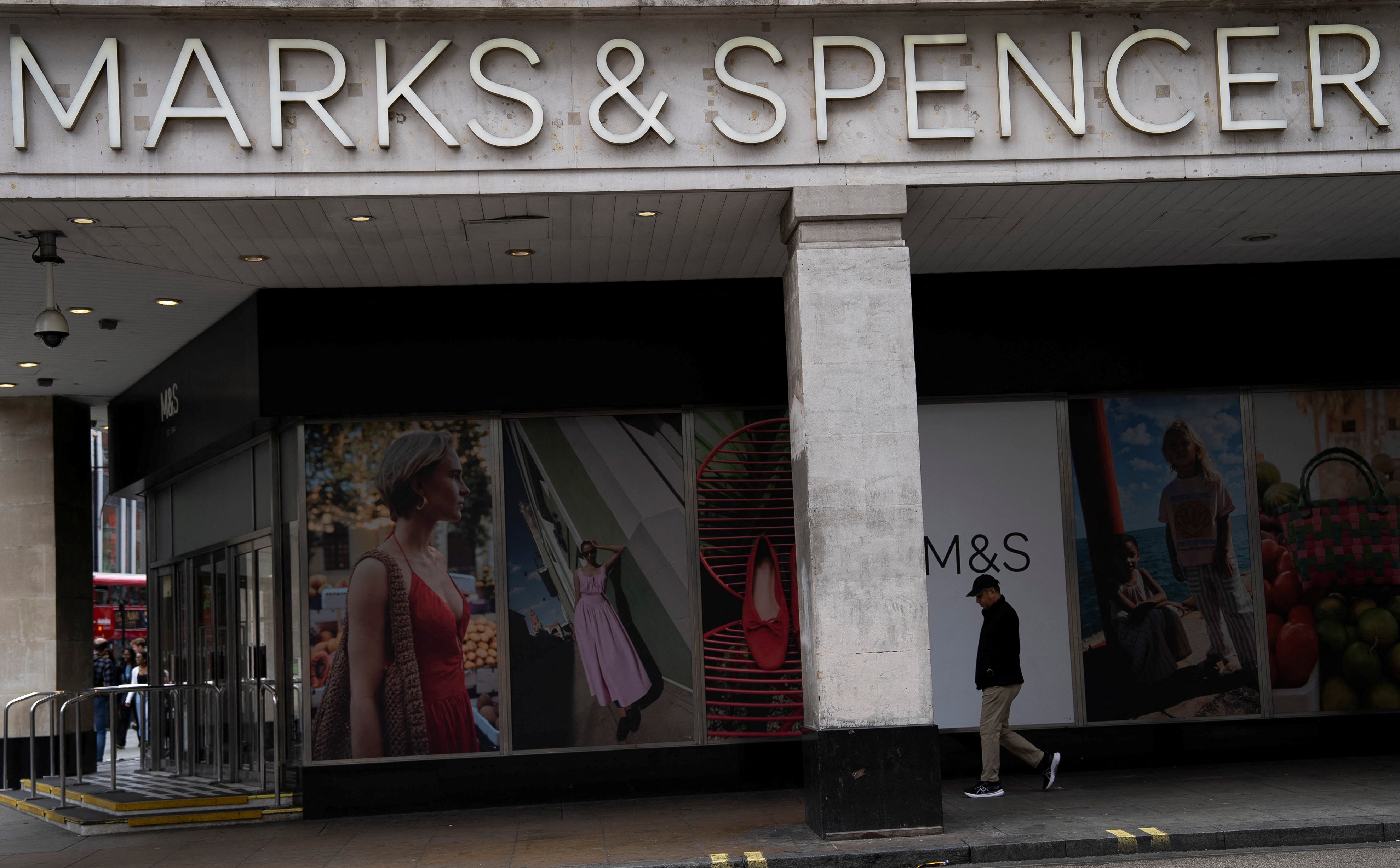 Atak hakerski kosztował znaną sieć 1 mld funtów