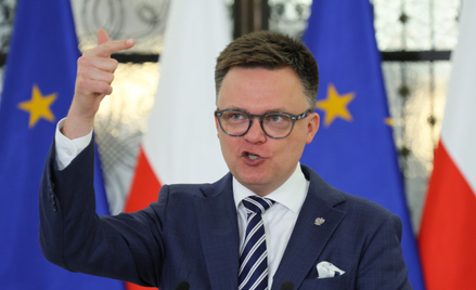 Marszałek Sejmu Szymon Hołownia w trakcie konferencji prasowej w Sejmie