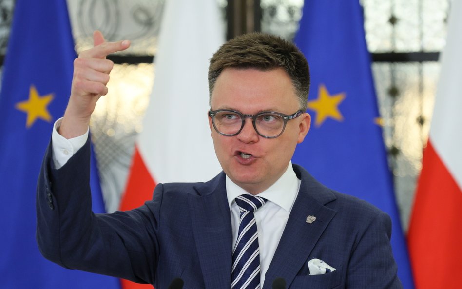 Marszałek Sejmu Szymon Hołownia w trakcie konferencji prasowej w Sejmie