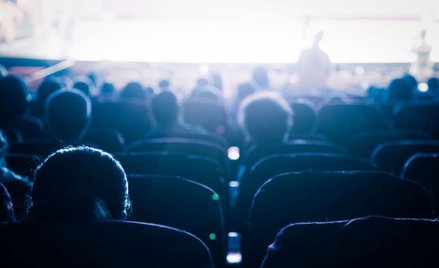 USA: Kino obok szkoły i kościoła - nie ma "Hellboya", jest "Heckboy"
