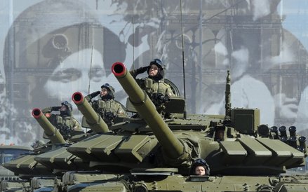 Parada wojskowa w Sankt Petersburgu, czołgi T-72B3