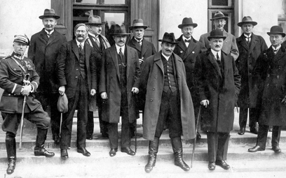 Drugi rząd Wincentego Witosa (w środku) upadł w grudniu 1923 r. w obliczu problemów gospodarczych i 