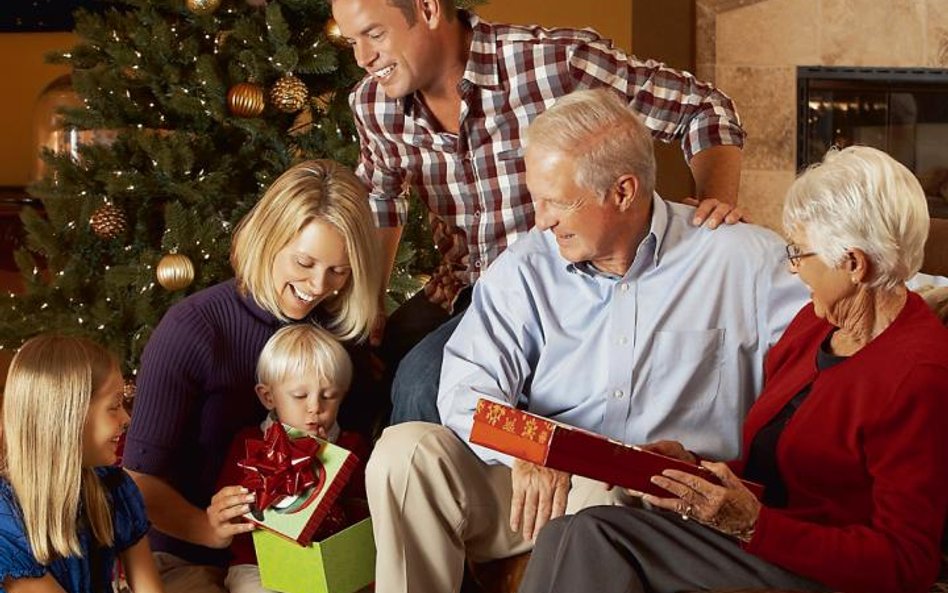 Spotkanie z najbliższymi, choinka, prezenty są najważniejsze dla większości z nas