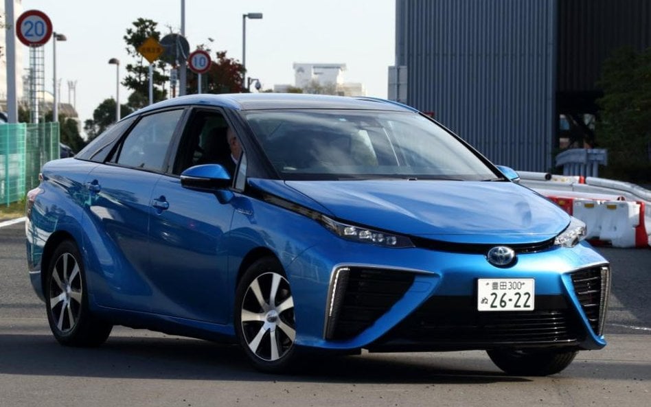 Toyota Mirai podczas jazd testowych w Tokio