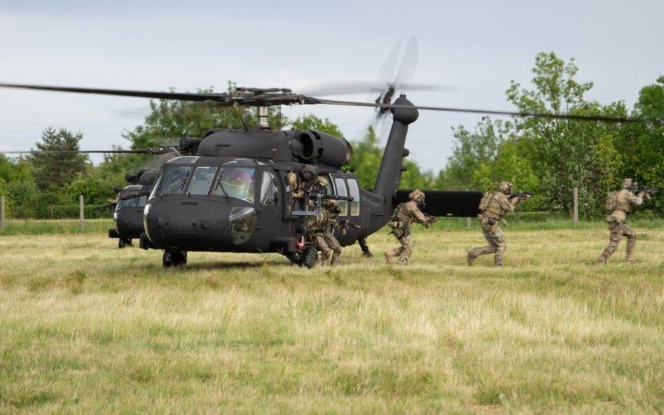 F2 Zespół Lotniczy Jednostki Wojskowej GROM eksploatuje już cztery śmigłowce S-70i Black Hawk, dosta